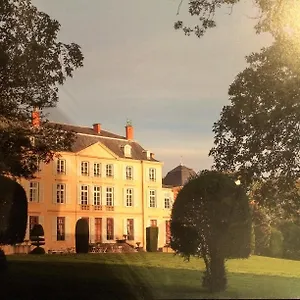https://chateau-de-saint-trys.hotels-rhonealpes.com
